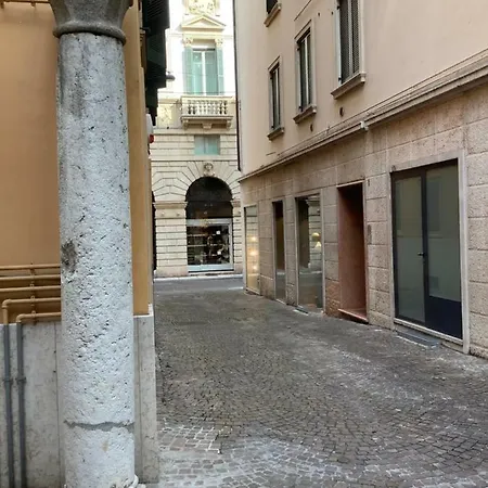 Porta Borsari Relais Guest house