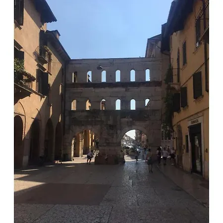 Porta Borsari Relais Guest house